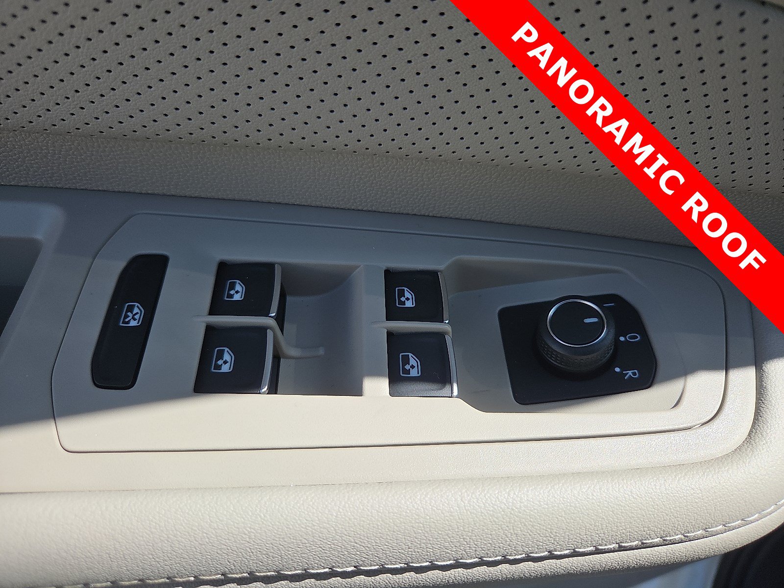 Used 2024 Volkswagen Atlas SE w/ Panoramic Sunroof Package FWD image 16