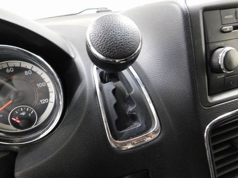 Used 2012 Dodge Grand Caravan SE image 27