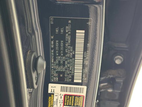 Used 2025 Toyota Highlander LE FWD image 31