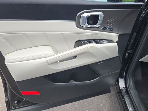 Certified 2025 Kia Sorento SX Prestige image 17