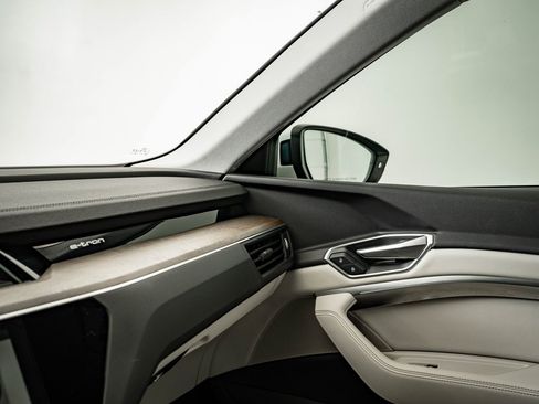 Used 2021 Audi e-tron Premium w/ Convenience Plus Package image 35