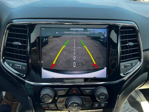 Used 2020 Jeep Grand Cherokee Altitude image 30