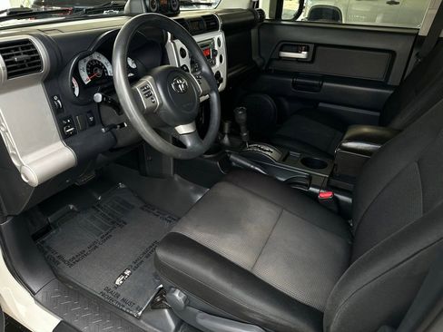 Used 2014 Toyota FJ Cruiser 4WD w/ Convenience Package image 8