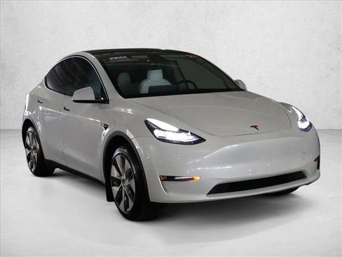 Used 2023 Tesla Model Y Long Range image 3