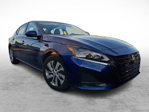 Used 2023 Nissan Altima 2.5 S image 2