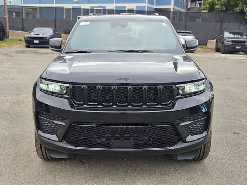 New 2025 Jeep Grand Cherokee Altitude image 8