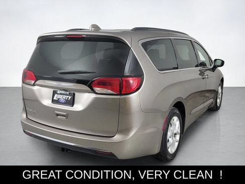 Used 2017 Chrysler Pacifica Touring Plus w/ Tire & Wheel Group FWD image 3