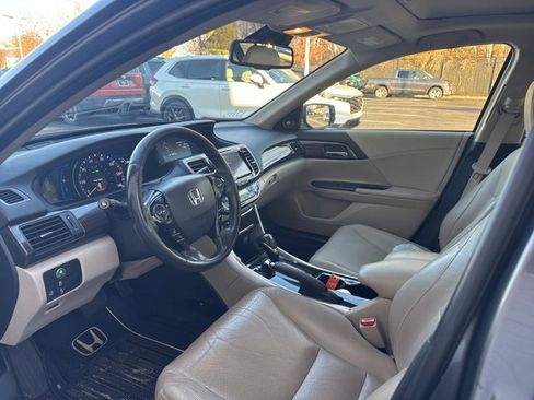 Used 2017 Honda Accord EX-L image 3