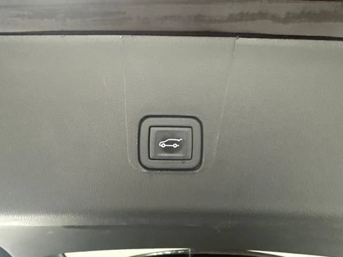 Used 2023 Chevrolet Traverse LT FWD image 28