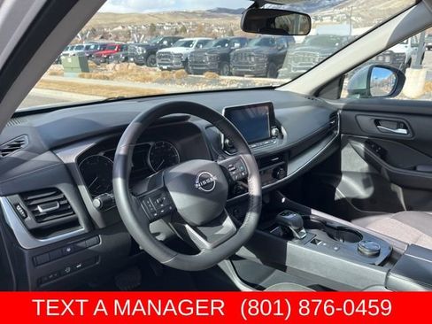 Used 2025 Nissan Rogue SV AWD/4WD image 12