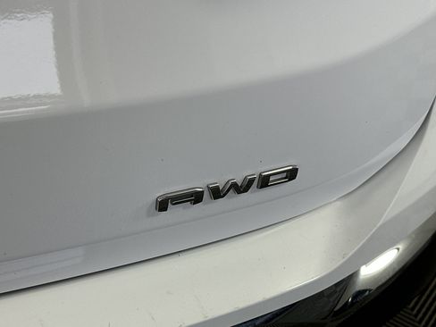 Certified 2024 GMC Terrain SLT image 17