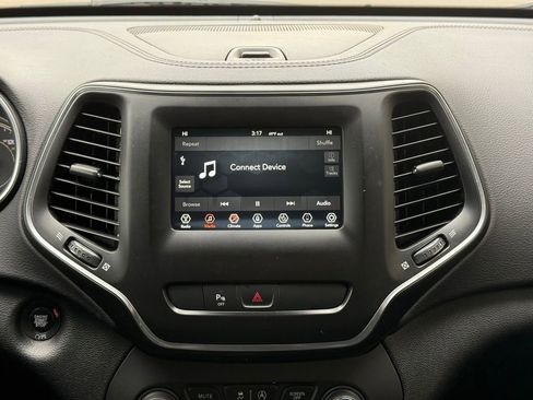 Used 2019 Jeep Cherokee Latitude Plus image 13