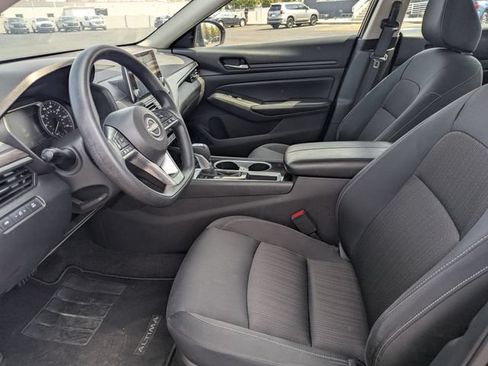 Used 2024 Nissan Altima 2.5 SV FWD image 25