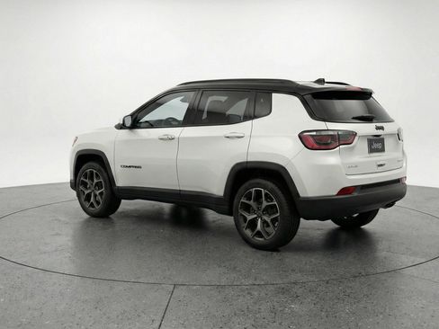 Used 2025 Jeep Compass Limited image 6