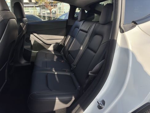 Used 2024 Tesla Model Y Long Range image 42