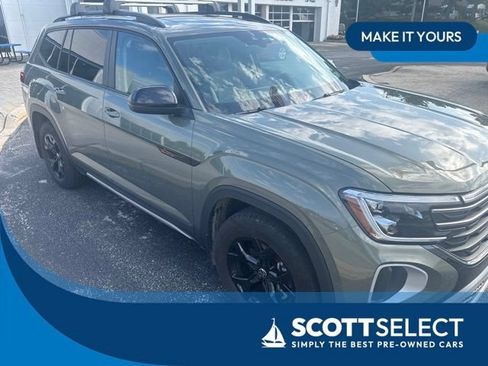 Used 2024 Volkswagen Atlas Peak Edition SE AWD/4WD image 1