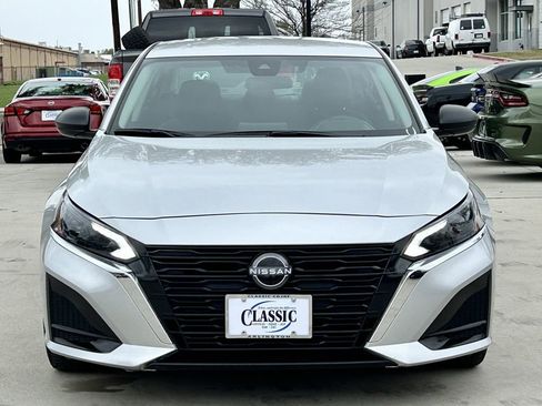 Used 2024 Nissan Altima 2.5 SV image 9