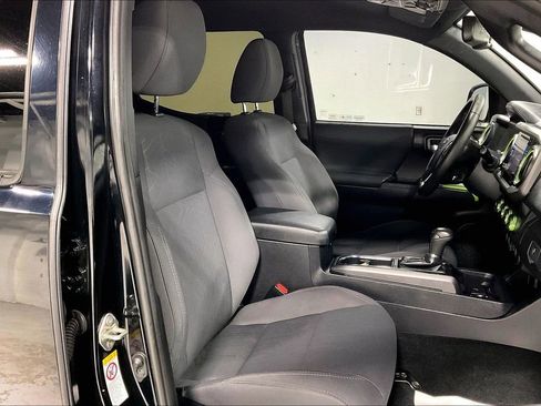 Used 2019 Toyota Tacoma TRD Off-Road image 10