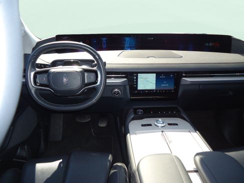 Used 2025 Lincoln Navigator L Reserve AWD/4WD image 16