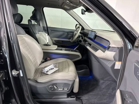 Used 2024 Kia EV9 Land image 30