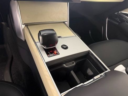 New 2025 Land Rover Range Rover SV image 23