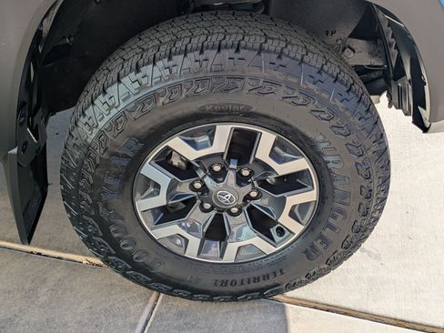 Used 2023 Toyota Tacoma 4x4 Double Cab image 12