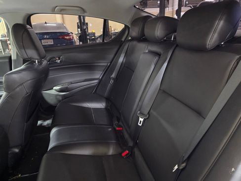 Used 2017 Acura ILX w/ AcuraWatch Plus Package FWD image 11