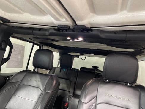 Used 2023 Jeep Wrangler Unlimited Sahara image 9