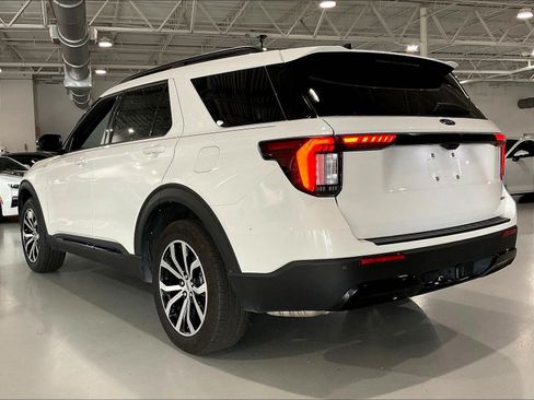Used 2025 Ford Explorer ST-Line AWD/4WD image 3