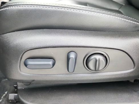 Used 2023 GMC Terrain SLT image 26