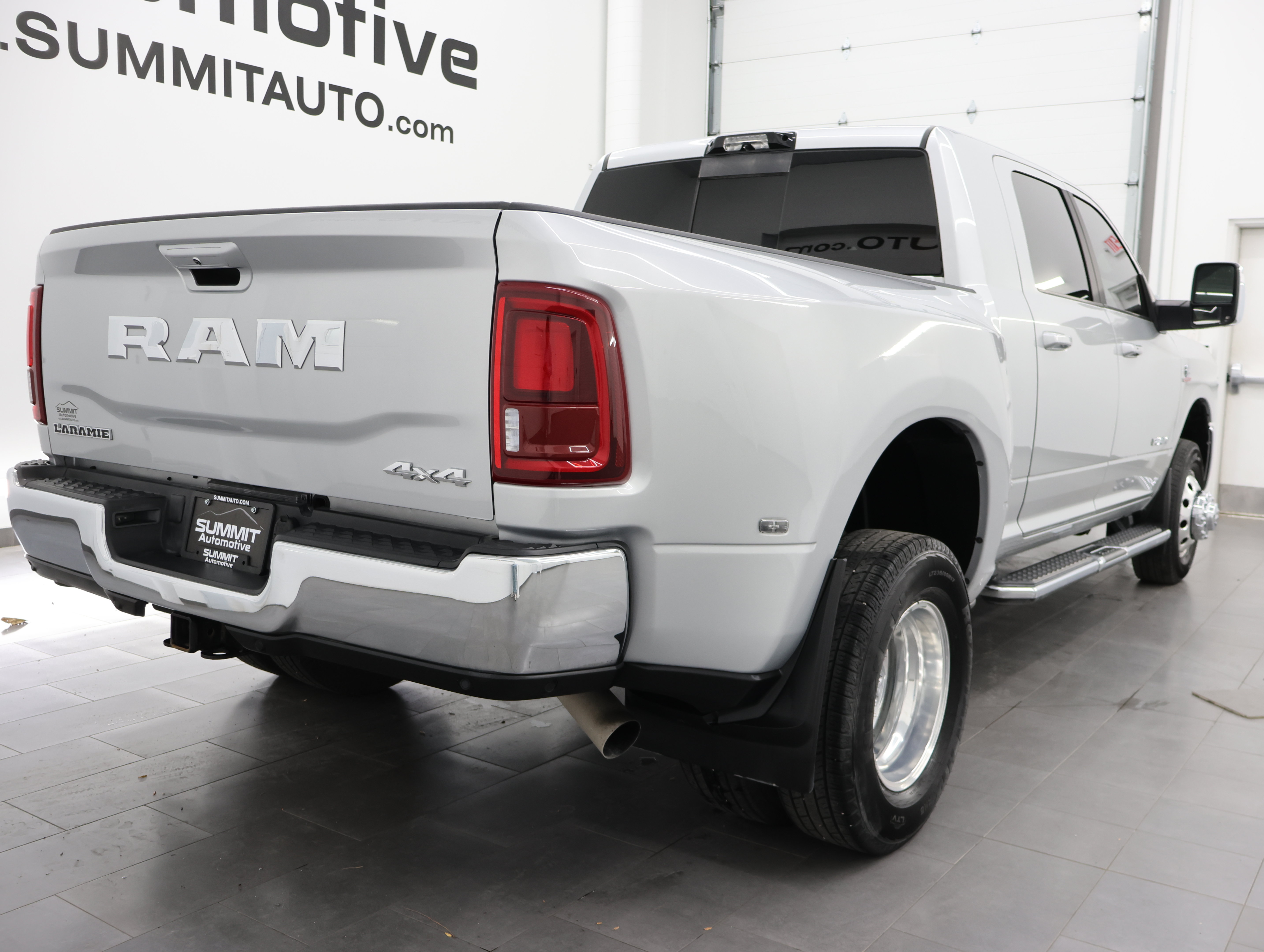 Used 2026 RAM 3500 Laramie AWD/4WD image 4