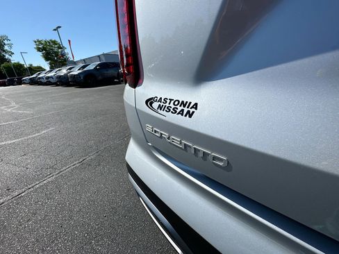 Used 2023 Kia Sorento EX AWD/4WD image 37