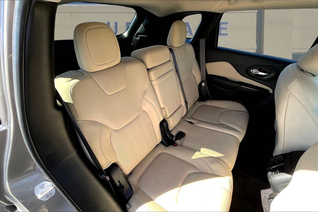 Used 2016 Jeep Cherokee Latitude w/ Comfort/Convenience Group FWD image 27
