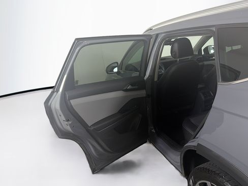 Used 2023 Volkswagen Taos SE w/ Panoramic Sunroof Package FWD image 25