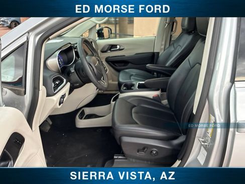 Used 2024 Chrysler Pacifica Touring-L FWD image 25