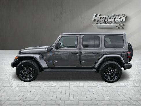 Used 2025 Jeep Wrangler Sahara image 9