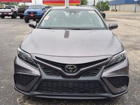 Used 2023 Toyota Camry SE FWD image 2