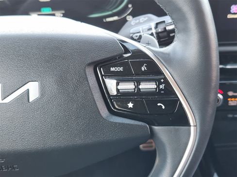 Used 2023 Kia Niro SX Touring image 29