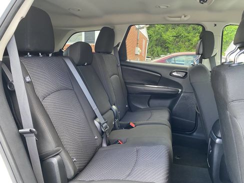 Used 2019 Dodge Journey SE FWD image 22