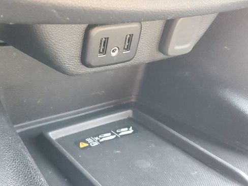 Certified 2023 Chevrolet Traverse LT FWD image 30