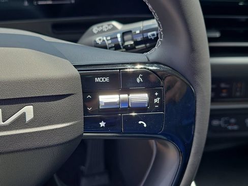 New 2027 Kia Carnival FWD image 31