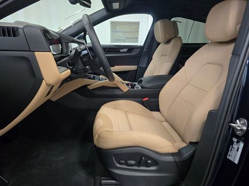 Certified 2025 Porsche Cayenne Coupe AWD/4WD image 5