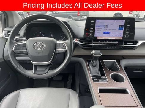 Used 2023 Toyota Sienna XLE FWD image 16