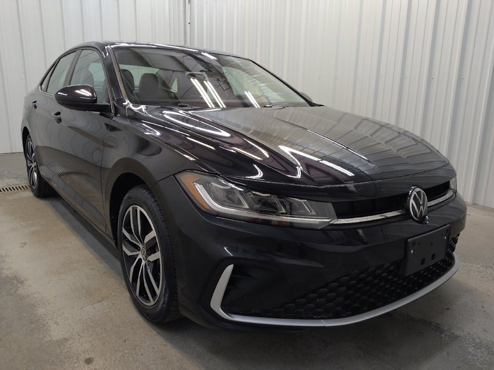 Used 2025 Volkswagen Jetta SE FWD image 13