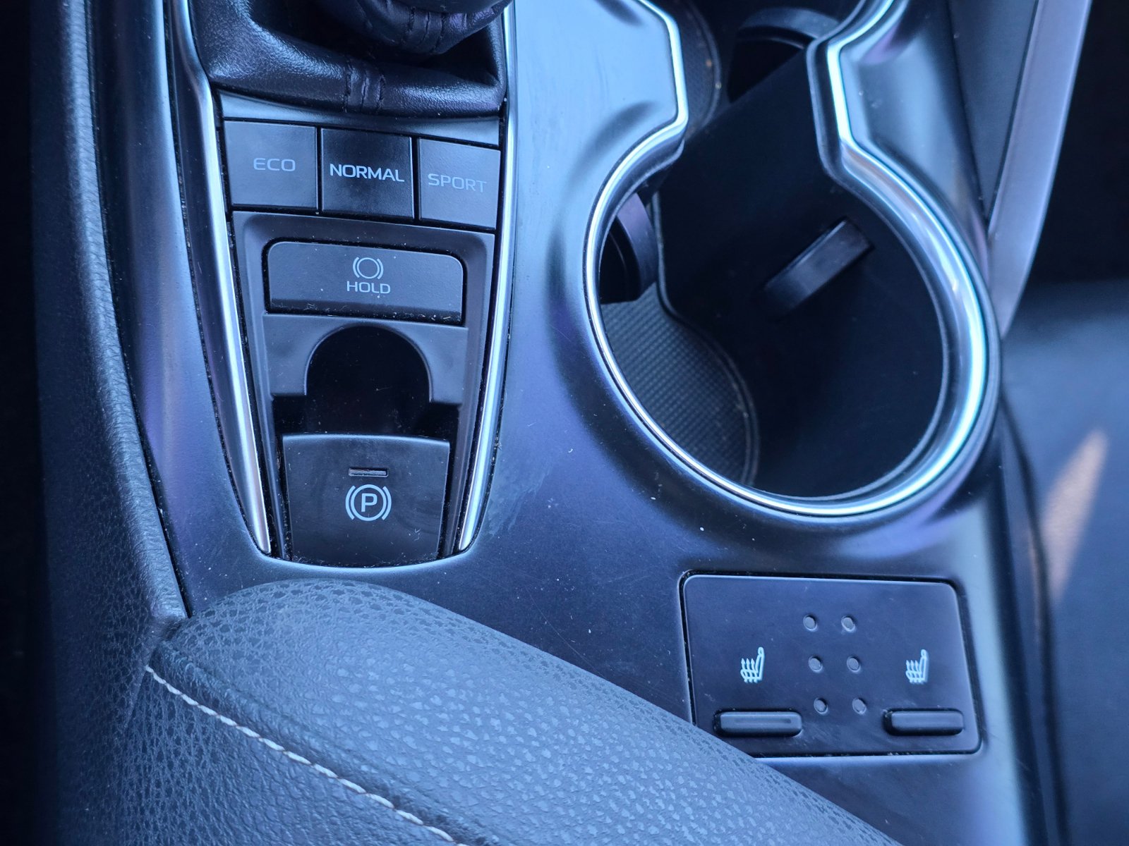 Used 2018 Toyota Camry XSE FWD image 21