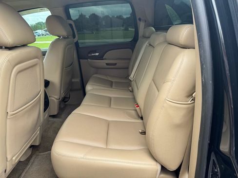 Used 2011 Chevrolet Avalanche LTZ AWD/4WD image 21