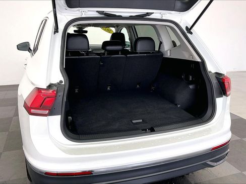 Used 2023 Volkswagen Tiguan SE AWD/4WD image 27