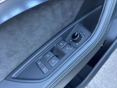 Used 2021 Audi e-tron Prestige w/ Prestige Package image 21