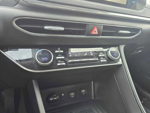Used 2022 Hyundai Sonata Limited w/ Preferred Accessory Package image 29