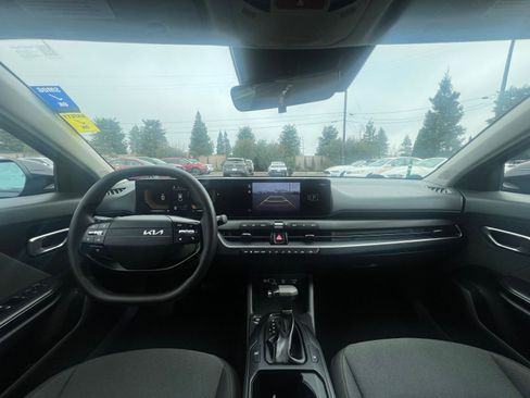 Used 2025 Kia K4 LXS image 33